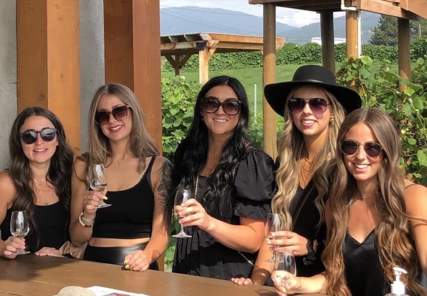 Kelowna wine tour in the summer